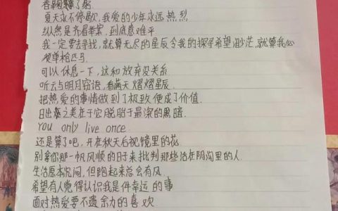英语自我介绍大学生作文（英语自我介绍大学生一分钟）