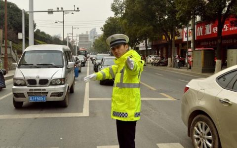 阳台上一道靓丽的风景线（奋斗是一道靓丽的风景线）