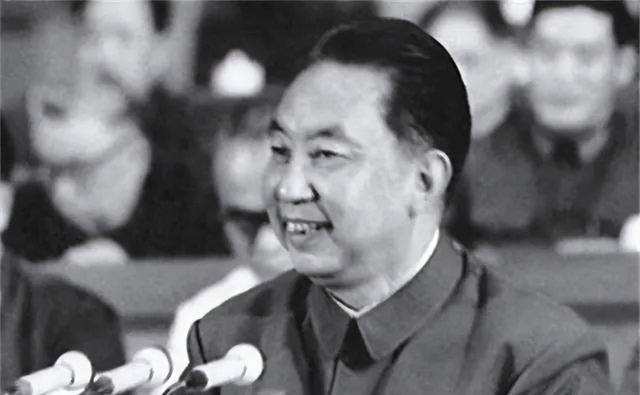 6年华国锋升任代总理，遭众人反对，毛主席用3个理由力排众议"