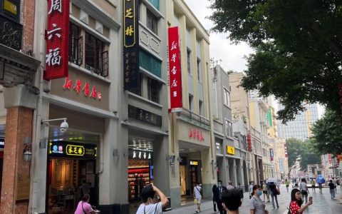 逛书店发朋友圈说说简短，逛书店发朋友圈说说怎么写！