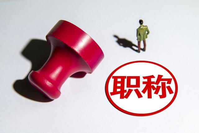 教师年度考核评语简短50字，教师年度工作考核评语！