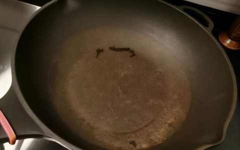 不粘锅的故事（童话）