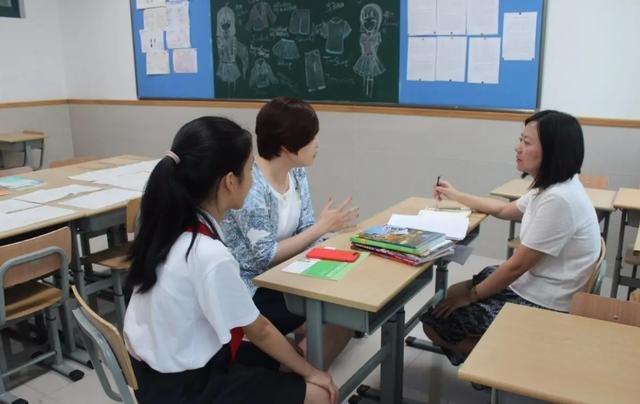 “教室空无一人，老师在讲课”，学校最新玩法也是被逼无奈