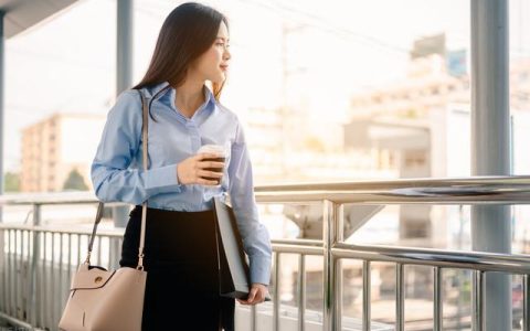 诗歌精选300首，现代诗歌精选300首