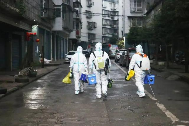 “教室空无一人，老师在讲课”，学校最新玩法也是被逼无奈