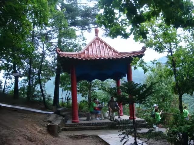 伟大的友谊写作背景简介50字，囚歌写作背景简介